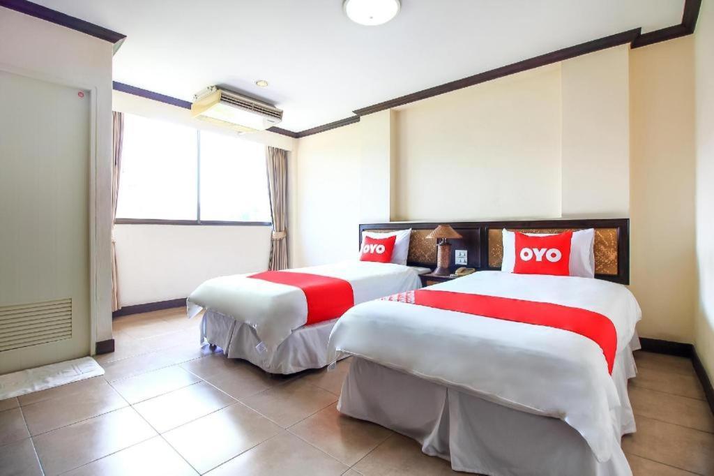 Oyo 383 White Inn Hotel Ban Khlong Lat Bua Khao Ngoại thất bức ảnh