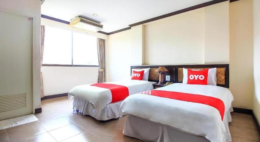 Oyo 383 White Inn Hotel Ban Khlong Lat Bua Khao Ngoại thất bức ảnh