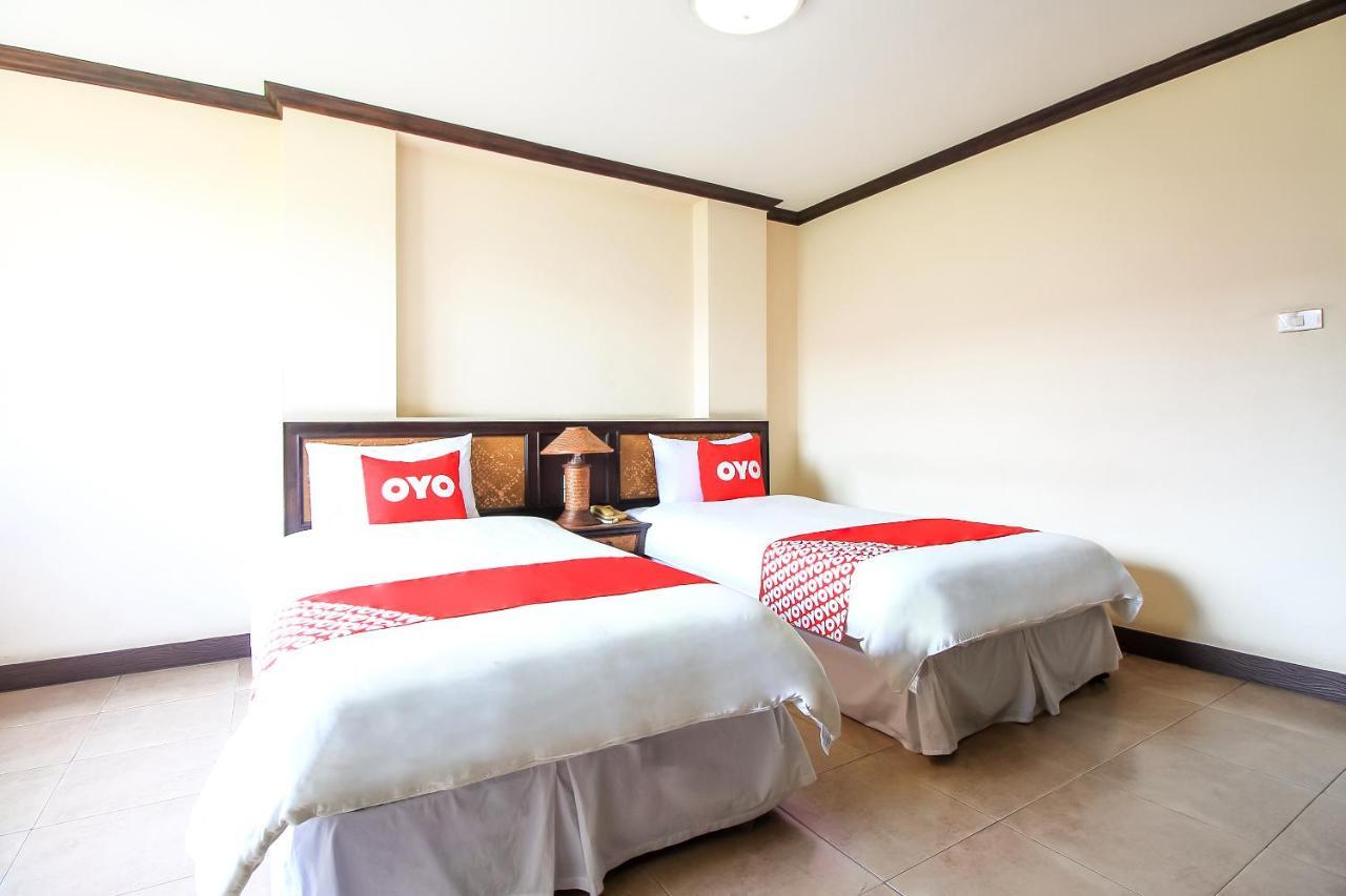 Oyo 383 White Inn Hotel Ban Khlong Lat Bua Khao Ngoại thất bức ảnh